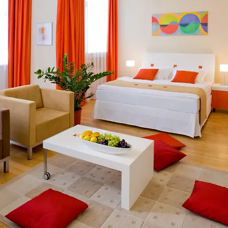 布拉迪斯拉发苏利科夫玛麦森住宿酒店 酒店 4*