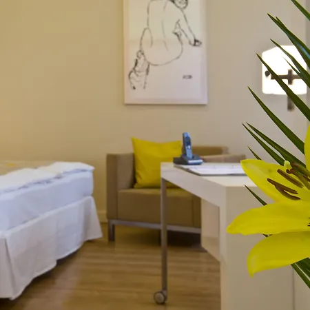 布拉迪斯拉发苏利科夫玛麦森住宿酒店 4*