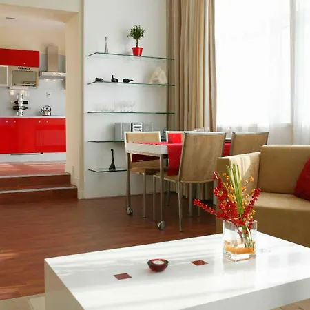 布拉迪斯拉发苏利科夫玛麦森住宿酒店 4*