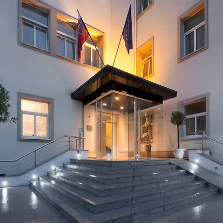 布拉迪斯拉发苏利科夫玛麦森住宿酒店 酒店