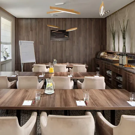 布拉迪斯拉发苏利科夫玛麦森住宿酒店 酒店 4*